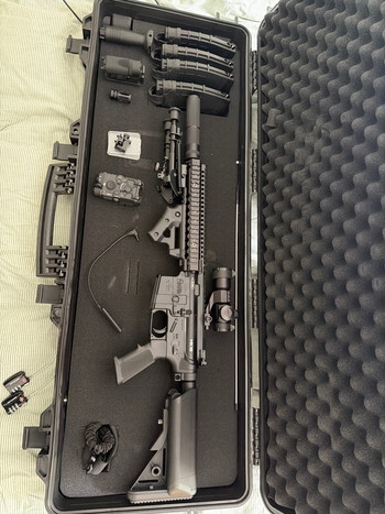 Bild 3 für Complete set airsoftwapens, inclusief opbergboxen en extra magazijnen