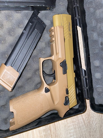 Bild 2 für Sig Sauer M17 pistol + case en 2 mags CO2