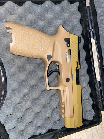 Image 3 for Sig Sauer M17 pistol + case en 2 mags CO2