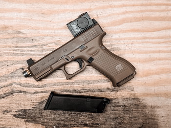 Afbeelding 2 van Glock 19x + 2 mags & optic