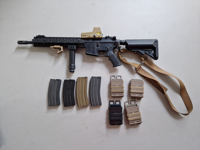 Afbeelding 1 van Lonex AEG m4, 4 mags, holo sight, sling