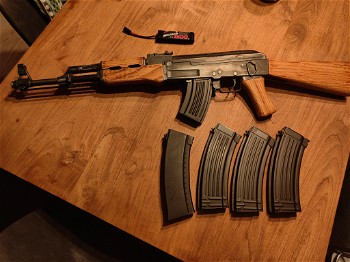 Afbeelding 2 van AK47 met 5 laders en batterij (wood)