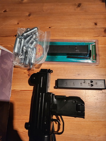 Image 2 for Sub machine gun Uzi kwc 2x magazijnen