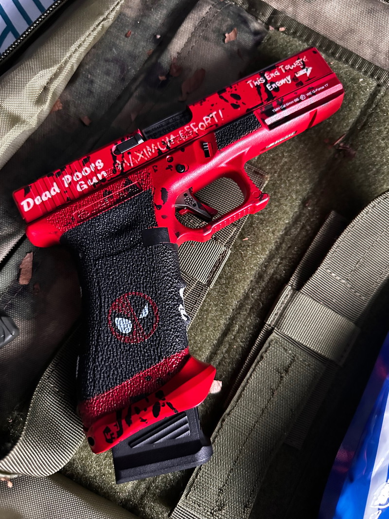 Image 1 pour glock 17 édition deadpool