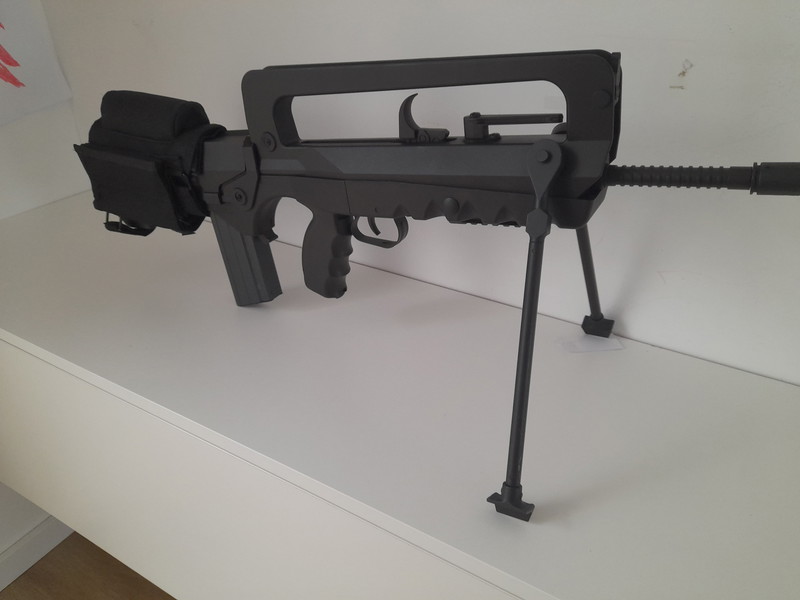 Image 1 pour Airsoft famas met sniper pouch