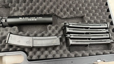 Image pour TM MP7A1 GBBR Met Quick release tracer/silencer, reddot, 5x mag en koffer