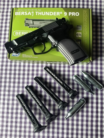 Image 3 for Pack - Pistolet Bersa Thunder 9 Pro CO2 NBB ASG