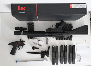 Bild 3 für VFC MP5SD2 + 6 Mags (Extremely rare worldwide, + real HK Parts)