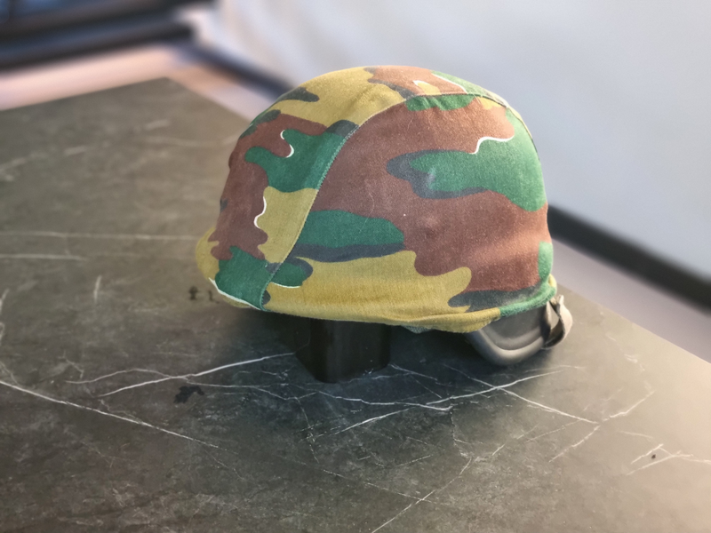 Bild 1 für Airsoft helm M88 Zwart met Belgische  camo cover Fostex BDU - maat M