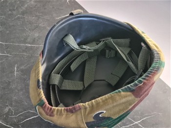 Afbeelding 2 van Airsoft helm M88 Zwart met Belgische  camo cover Fostex BDU - maat M