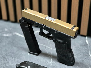Bild für WE Glock 17 GEN 3 GBB Airsoft Pistol - Gold Slide (Limited Edition)