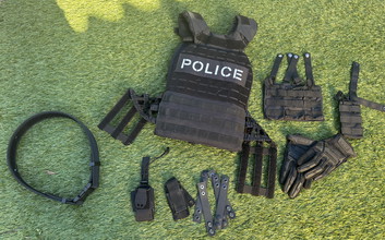 Afbeelding van Zwarte chest vest, belt, mechanix gloves L en accessoires