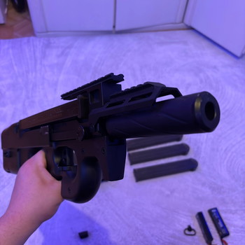 Afbeelding 2 van NOVRITSCH SSR90 (5xMags, 2x11.1 Lipo, Suppresor+Rail, Pouches, 2.5x Optic, ...)