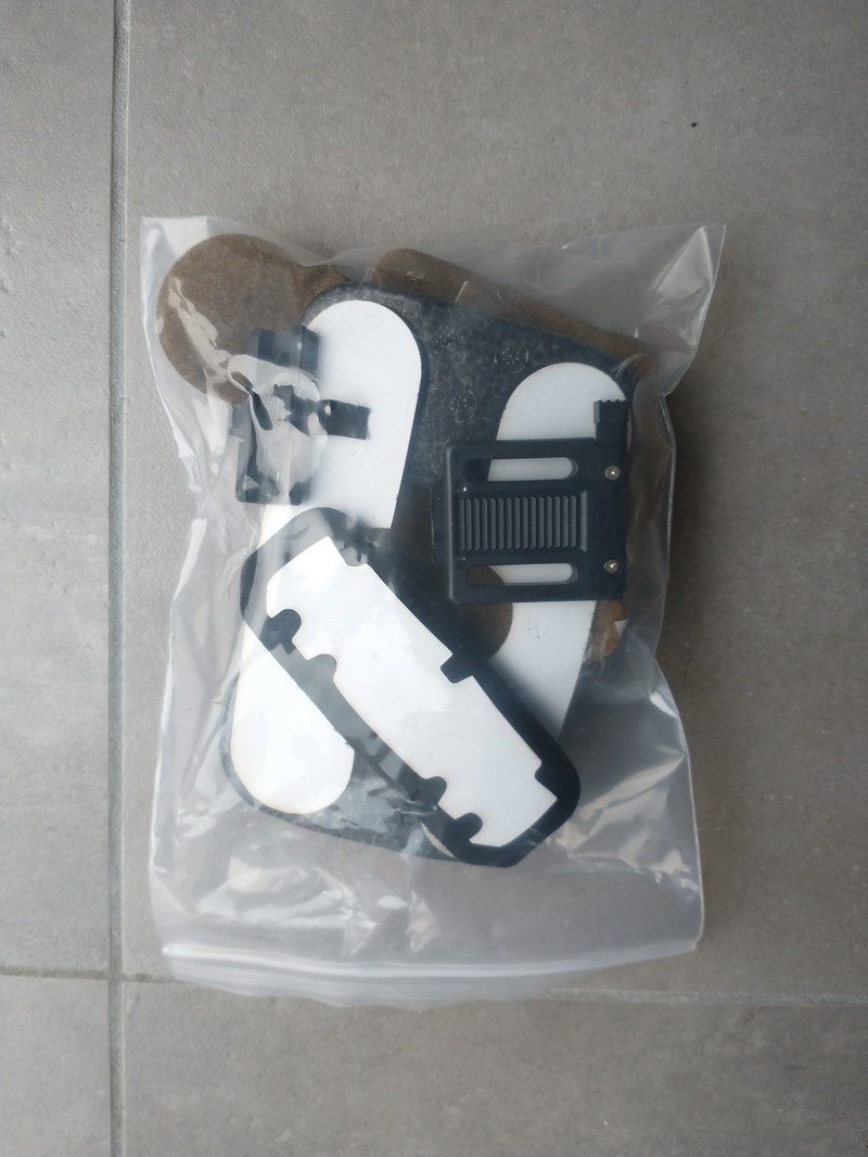 Image 1 for Te koop: multicam helm met accessoires maatje M