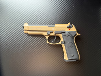 Bild 3 für Beretta MOD92 Desert-Tan GBB (Umarex) + Tactical Holster + Desk Stand