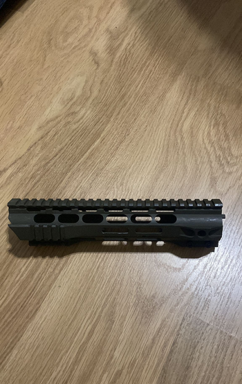 Imagen 2 de 10 Inch Free Float Mlok M4/M16/AR15 Handguard (zwarte base, olive drab spraypainted)