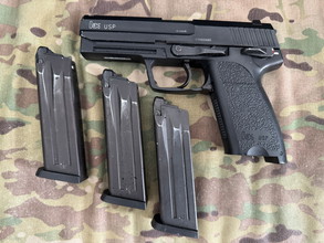 Afbeelding van UMAREX P8 with 3 Magazines