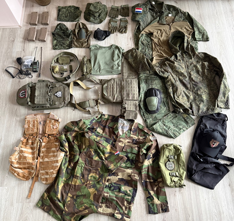 Imagen 1 de Complete Set Kleding & Gear - Incl. Boafeng Portofoon, Combat outfit, Plate Carrier, Tactical Belt, Pouches, Bescherming & MEER ! (In 1 keer klaar)