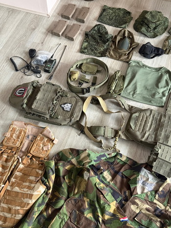 Imagen 2 de Complete Set Kleding & Gear - Incl. Boafeng Portofoon, Combat outfit, Plate Carrier, Tactical Belt, Pouches, Bescherming & MEER ! (In 1 keer klaar)