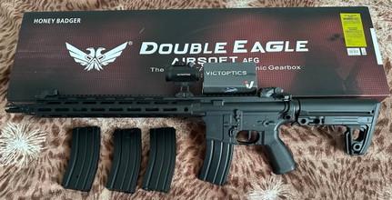 Bild für Airsoft Double Eagle M906A Honey Badger Full Metal S-AEG Tuned Vector Optics