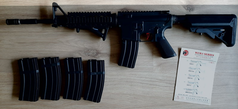 Afbeelding 1 van WE Tech Katana M4A1 RIS Airsoft AEG Rifle