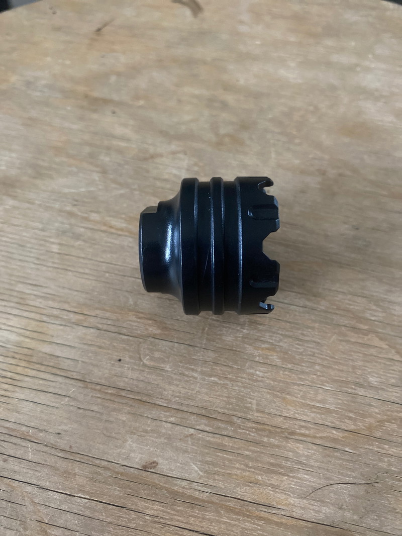 Image 1 for flashhider