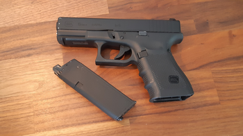 Imagen 2 de Umarex Glock 19 + 1 Lekvrij Magazijn en Holster