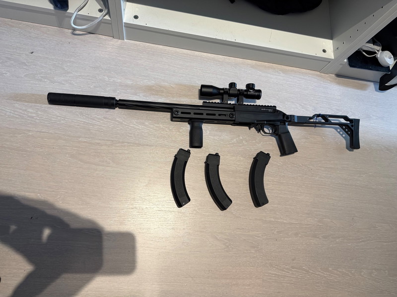 Imagen 1 de SSQ22 inclusief scope, 3 mags, suppressor en foregrip.