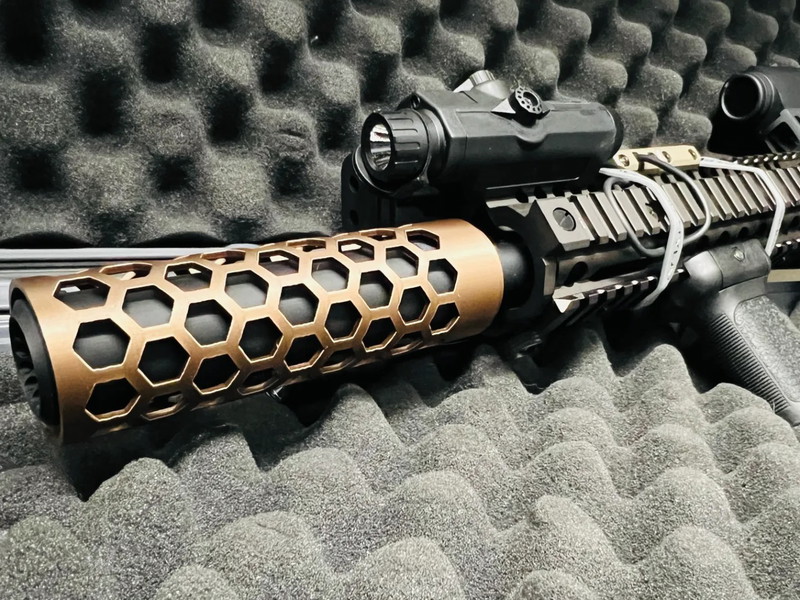 Image 1 pour Custom Airsoft Suppressor Honingraat Design in kleur naar wens!
