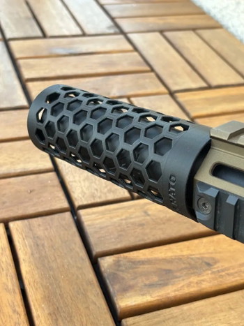 Image 2 for Custom Airsoft Suppressor Honingraat Design in kleur naar wens!