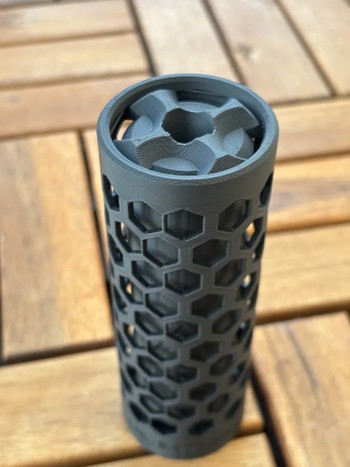Image 3 for Custom Airsoft Suppressor Honingraat Design in kleur naar wens!