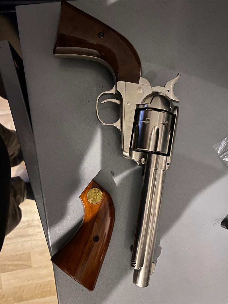 Afbeelding 1 van Colt 45 peacemaker co2 chrome met extra houten grips