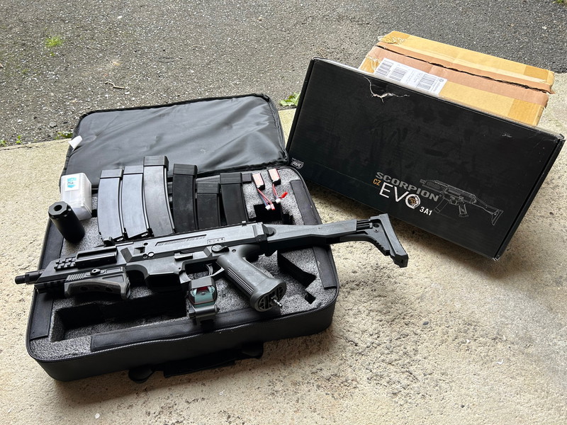 Image 1 for Scorpion evo 3A1 avec sacoche et accessoires