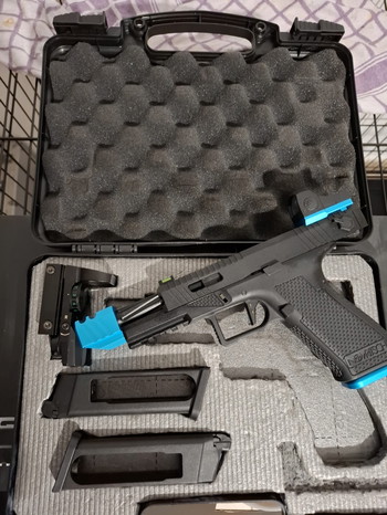 Afbeelding 3 van Novritsch SSP18 (With blue modifications / CO2 version) + 3 mags + Free bag of BBs