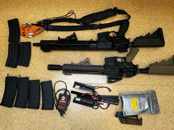 Image 2 for Airsoft Set mit 2 Waffen, Magazin, Akkus und Munition.
