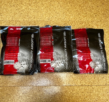 Image 4 for Airsoft Set mit 2 Waffen, Magazin, Akkus und Munition.