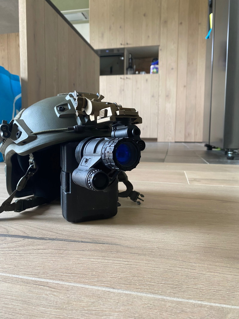 Imagen 1 de Ballistische helm in combinatie met een Tanto NVG gen2+