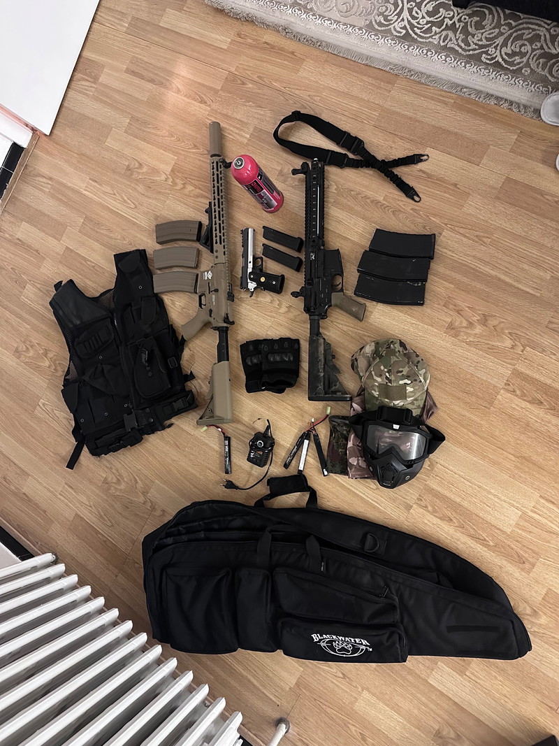Afbeelding 1 van Complete airsoft set 2x AR pistool veel accessoires