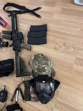 Afbeelding 3 van Complete airsoft set 2x AR pistool veel accessoires