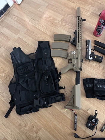 Afbeelding 4 van Complete airsoft set 2x AR pistool veel accessoires