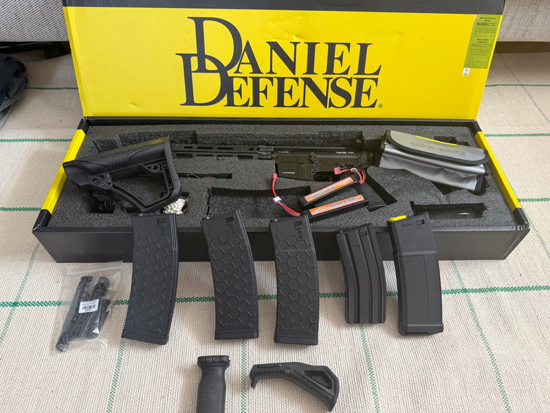 Image 1 pour CYMA Daniel Defense MK18 RIII 10.3