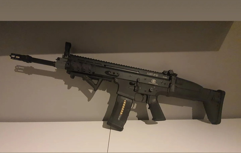 Image 1 for Defecte SCAR en werkende M4 zie omschrijving