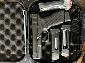 Image 2 for Glock 17 gen4 Co2 - 3 magazijnen - koffer
