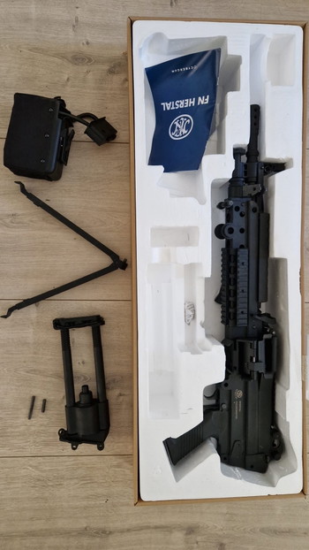 Afbeelding 3 van Cybergun FN M249 Featherweight AEG | Box Mag | Originele doos