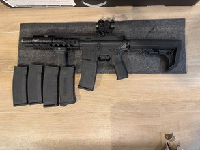 Bild für SPECNA ARMS SA-E05-L EDGE + 5 mags (1x EPM , 2x specna , 2x evolution) + RED DOT + Flashlight