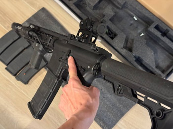 Bild 4 für SPECNA ARMS SA-E05-L EDGE + 5 mags (1x EPM , 2x specna , 2x evolution) + RED DOT + Flashlight