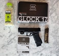 Image for Umarex Glock 4 replica + RAM red laser + speedloader