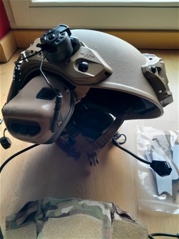 Afbeelding 2 van Mtec flux helmet met earmor headset + baofeng comm system