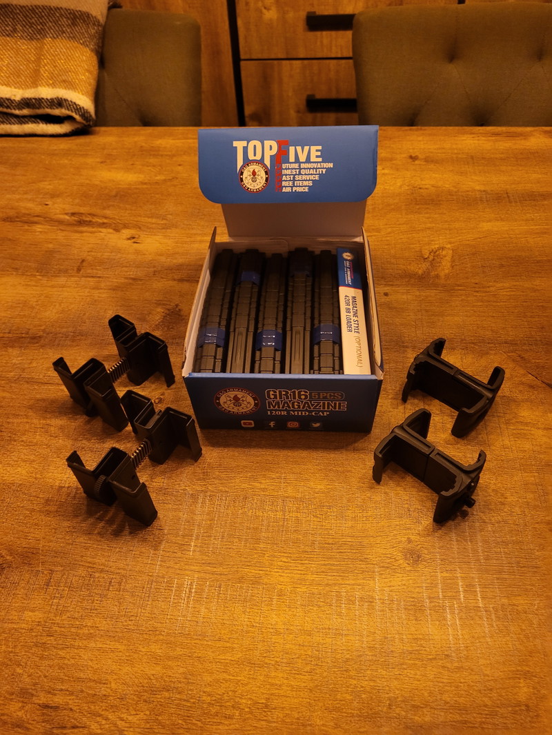 Image 1 pour Magazijnen met clips bij