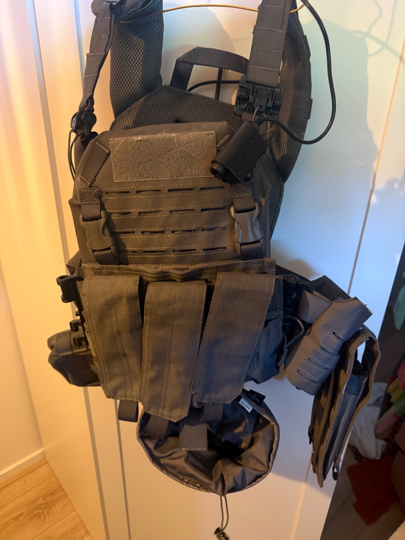 Bild 1 für Grey plate carrier with pouches